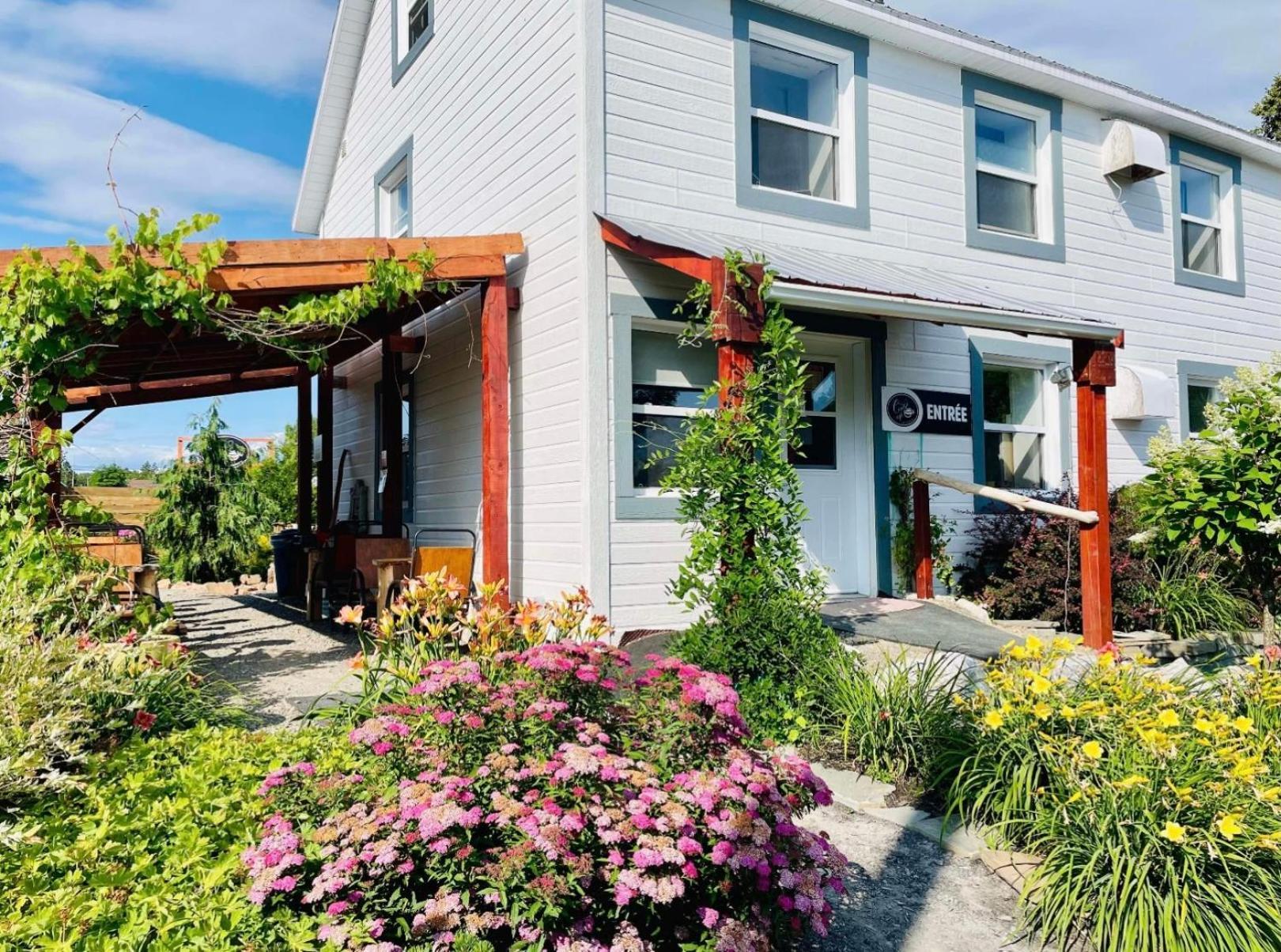 Le Vieux Poulailler Edifice Patrimonial New-Richmond Gaspesie New Richmond Exterior foto